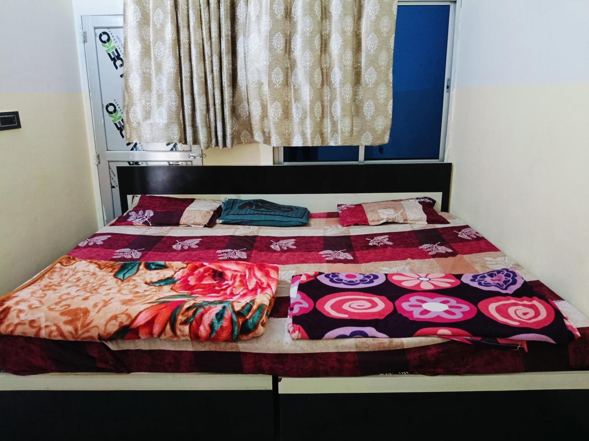 Jai Hanuman Guest House Palsana  المظهر الخارجي الصورة