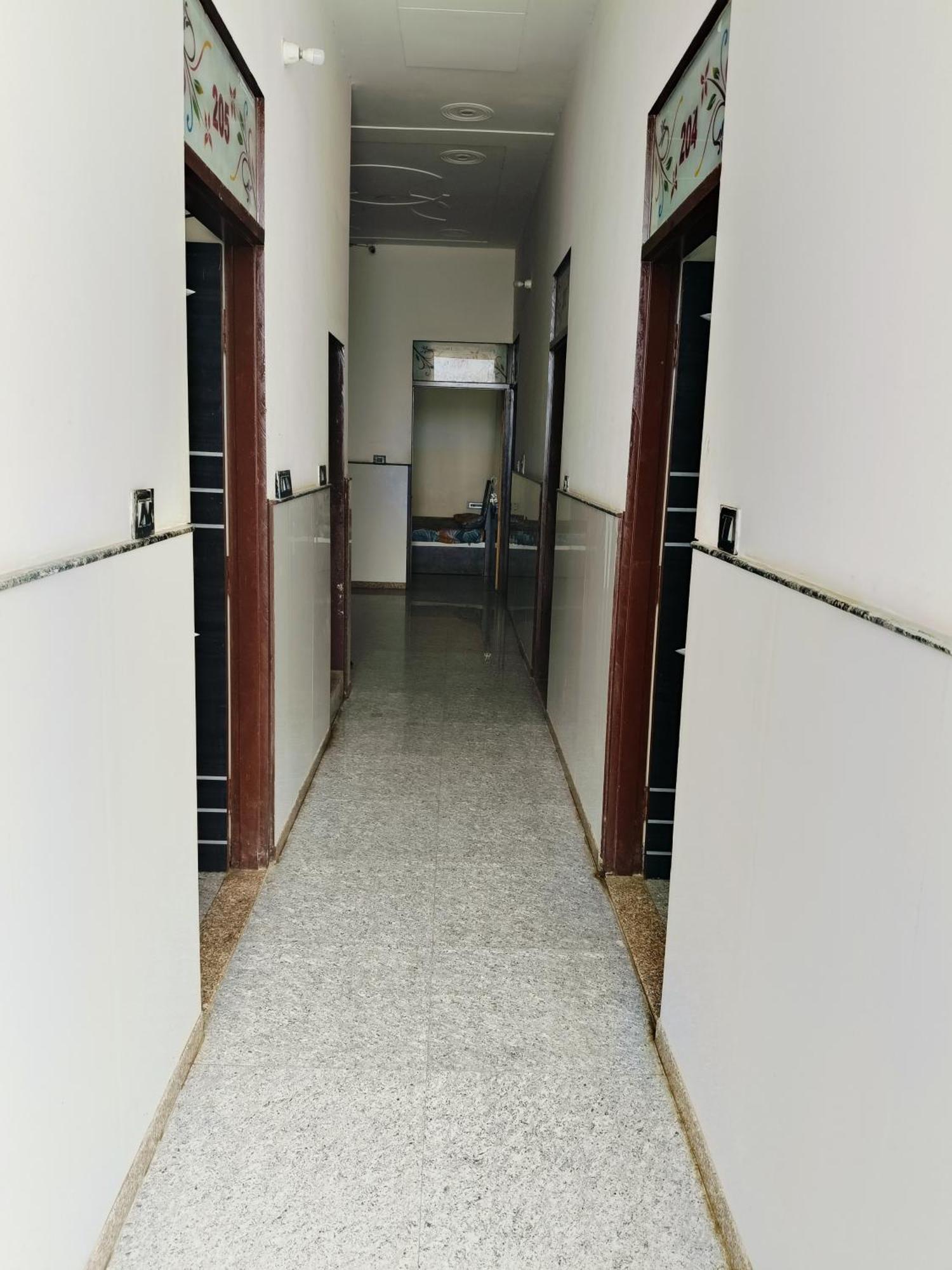 Jai Hanuman Guest House Palsana  المظهر الخارجي الصورة